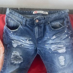 Men's distressed jeans